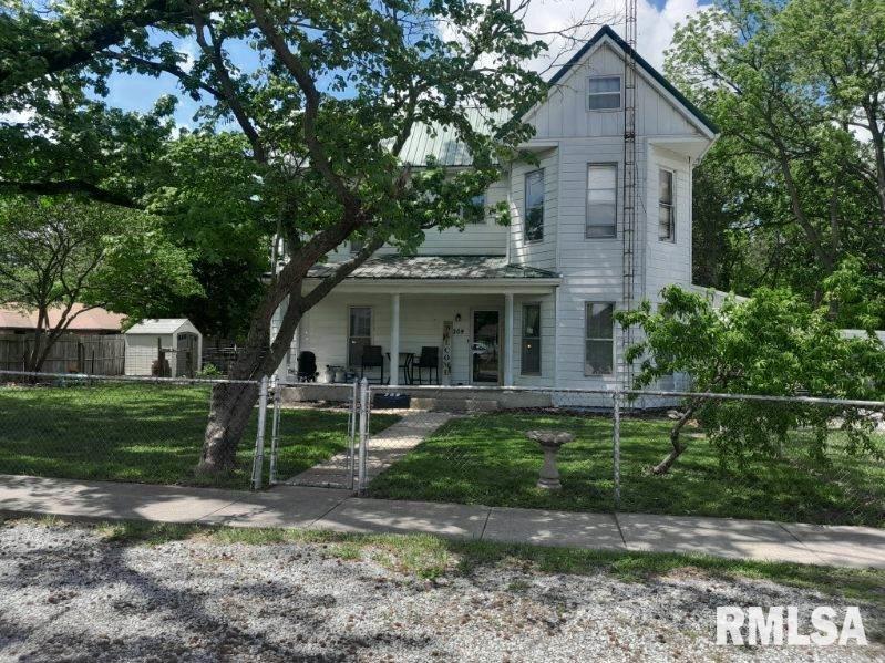 209 N Walnut St., Pinckneyville, IL 62274