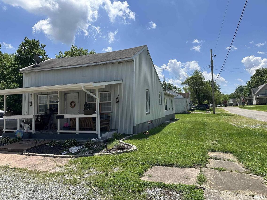 303 E Church St., Salem, IL 62881