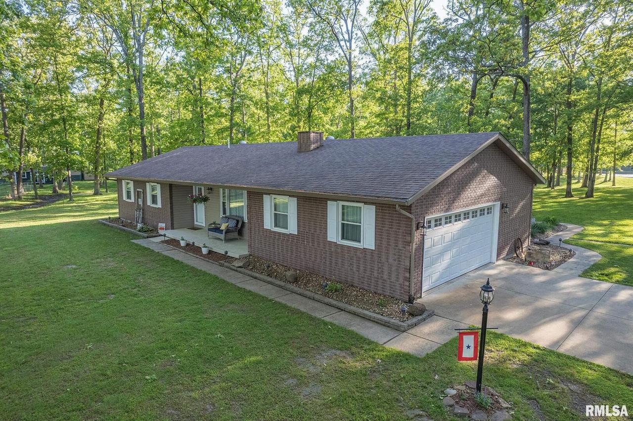 3717 Hotze Rd., Salem, IL 62881