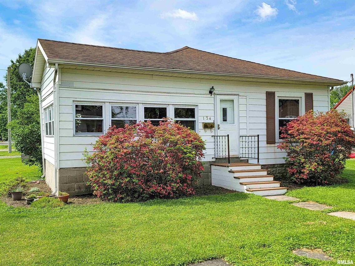 134 Fair Ave., Flora, IL 62839