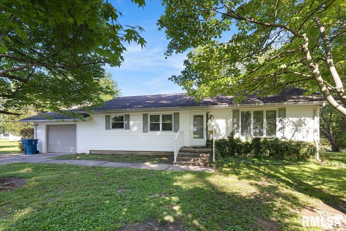 902 Mulberry St., Carterville, IL 62918