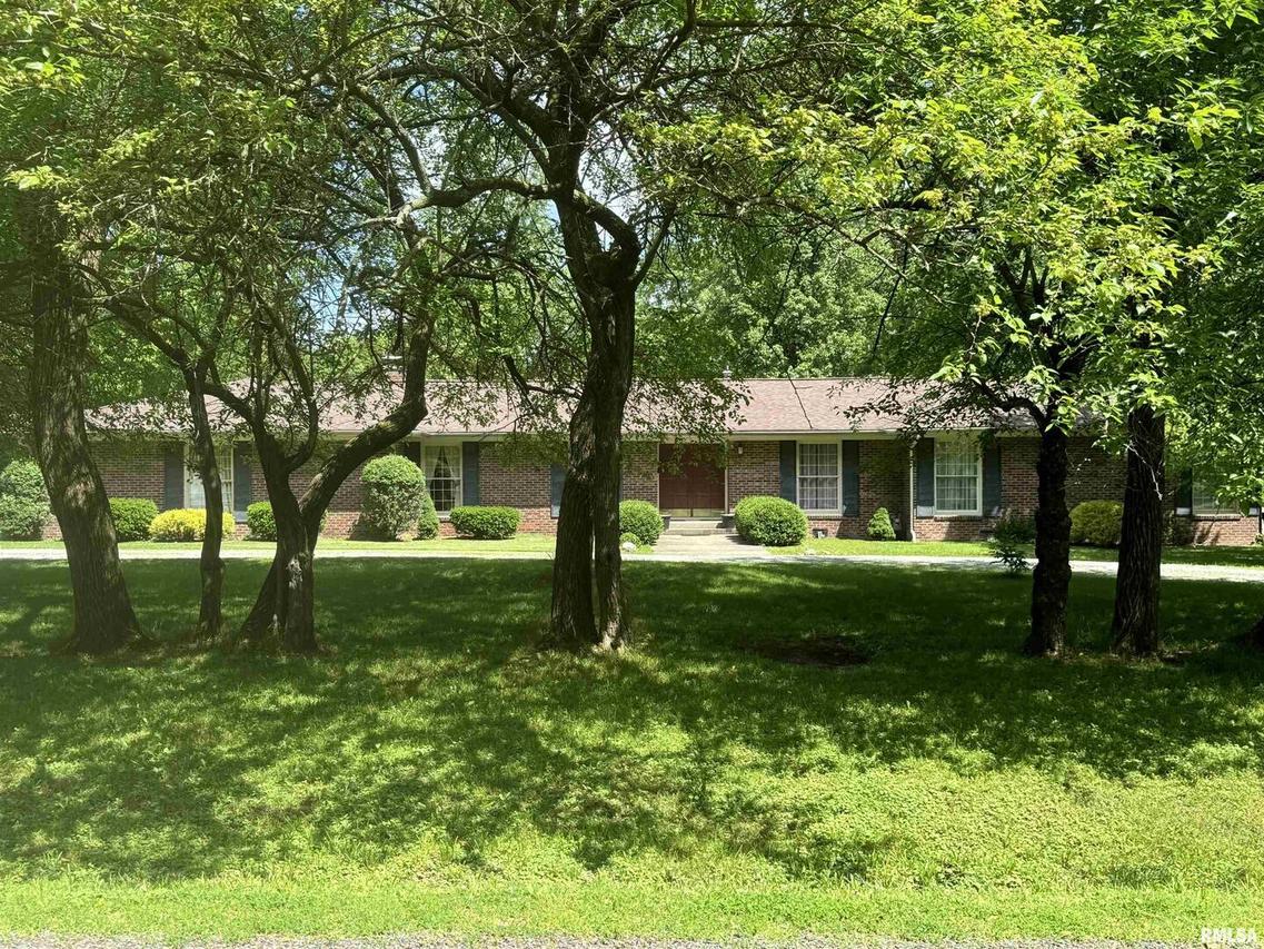 6 Bryan Ln., Salem, IL 62881