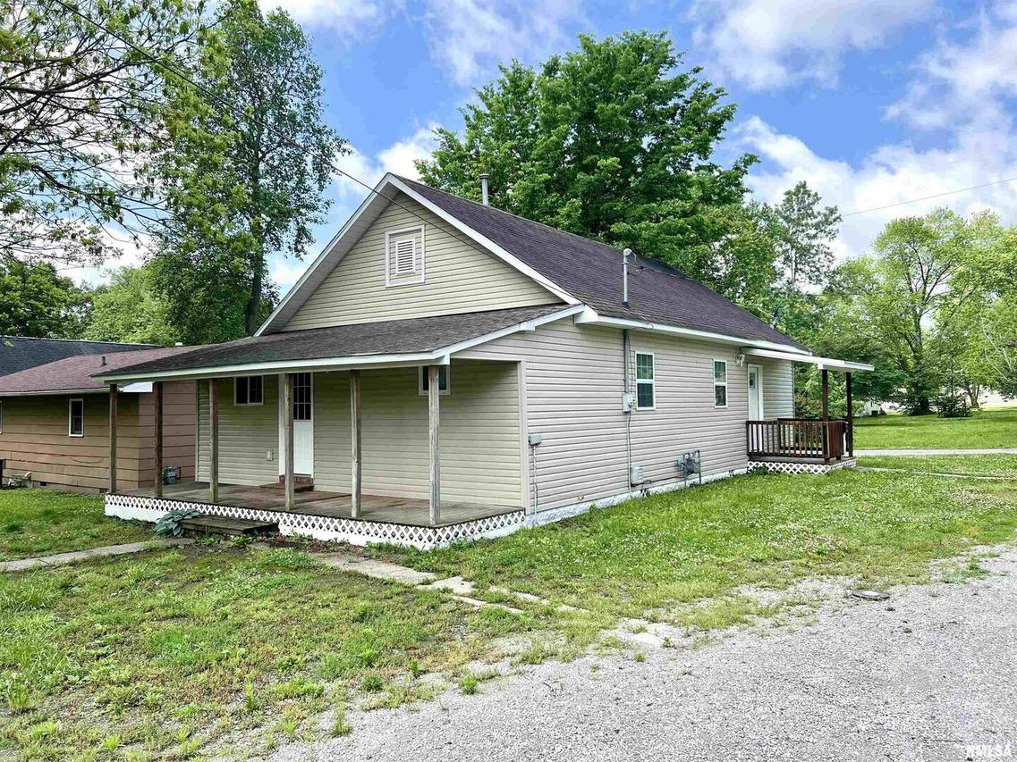 1702 E Clark St., West Frankfort, IL 62896