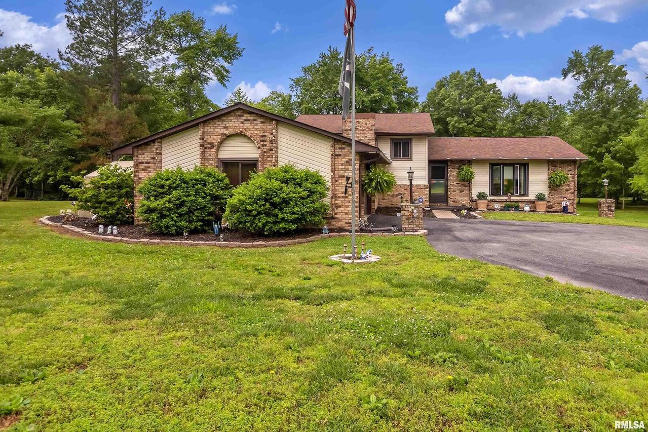 15299 Harris School Rd., Johnston City, IL 62951