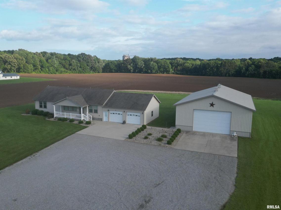 11786 State Route 14, Mcleansboro, IL 62859