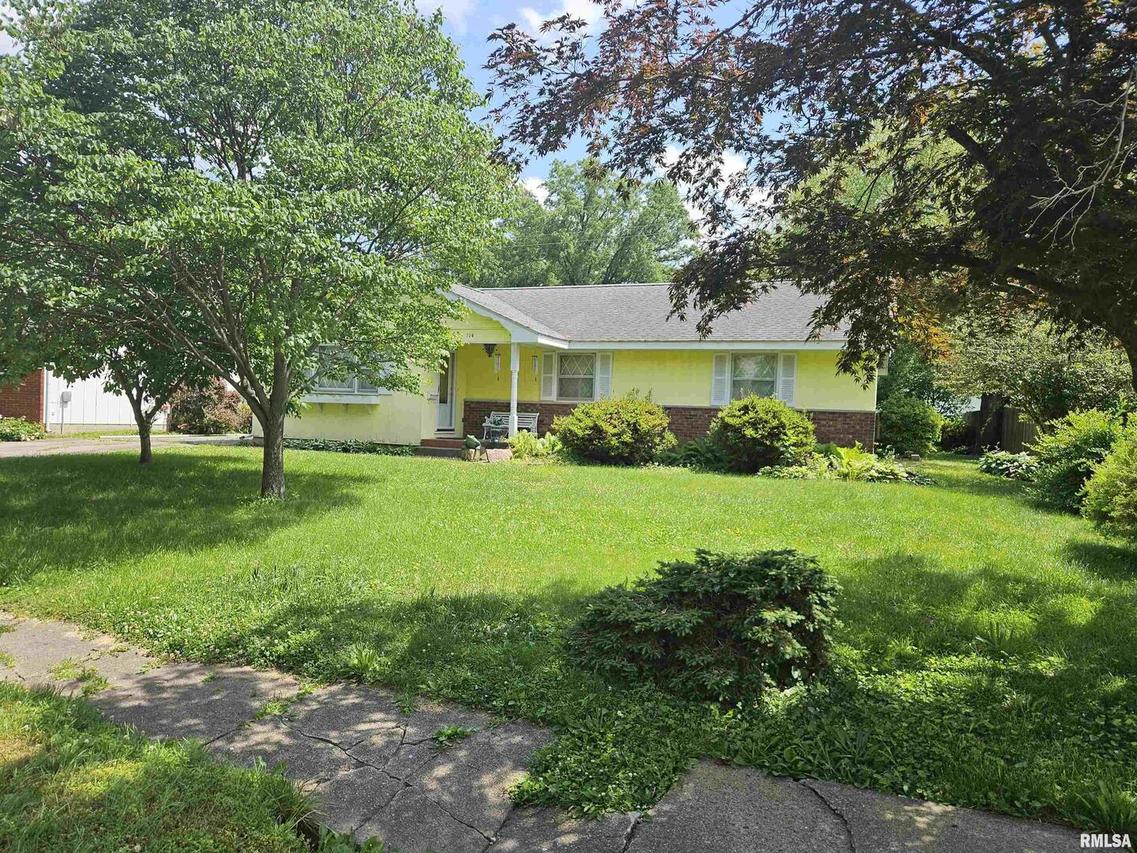 114 E Bond St., Benton, IL 62812