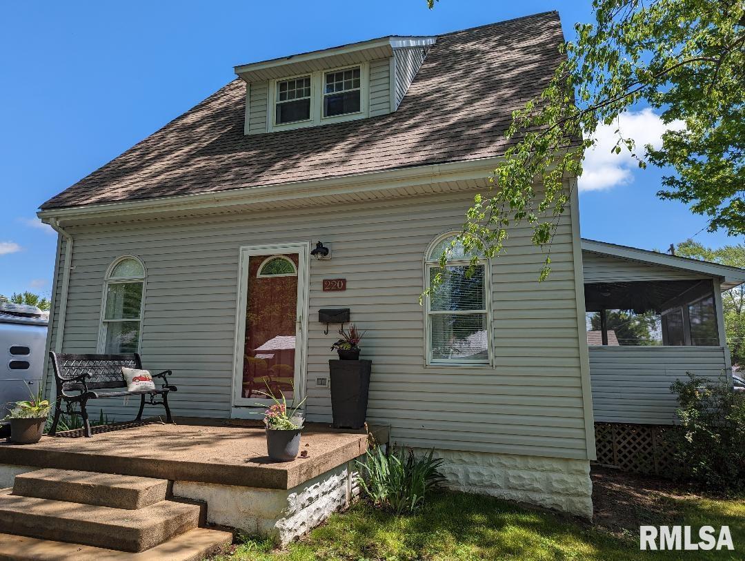 220 S Onstott Ave., Duquoin, IL 62832