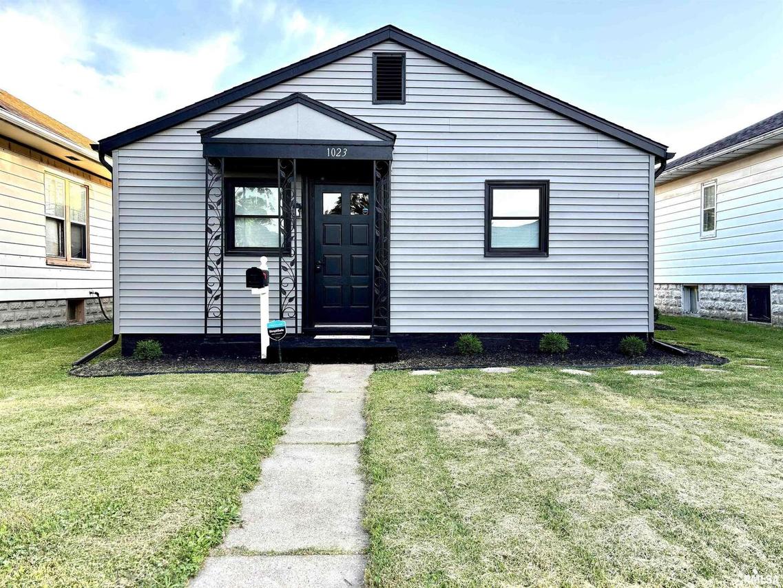 1023 E Broadway, Centralia, IL 62801