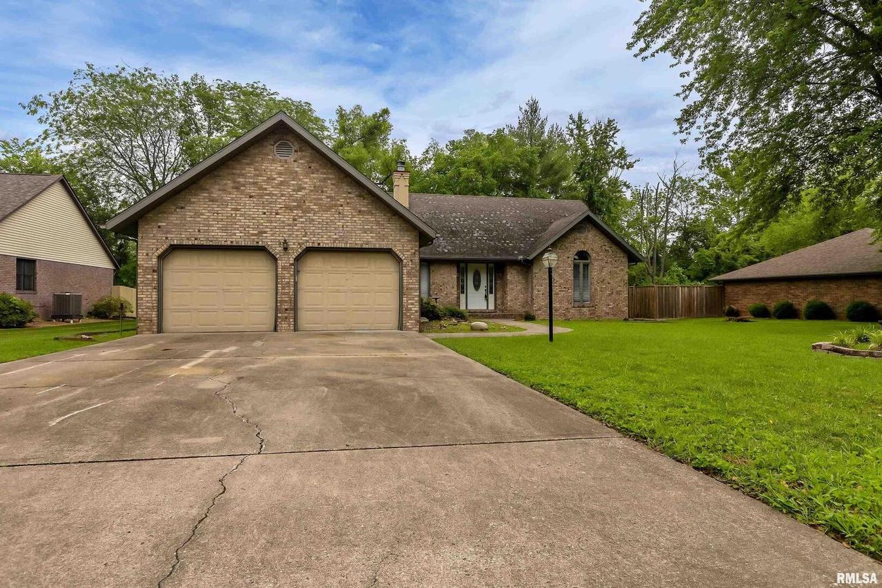 4 Suburban Dr., Murphysboro, IL 62966