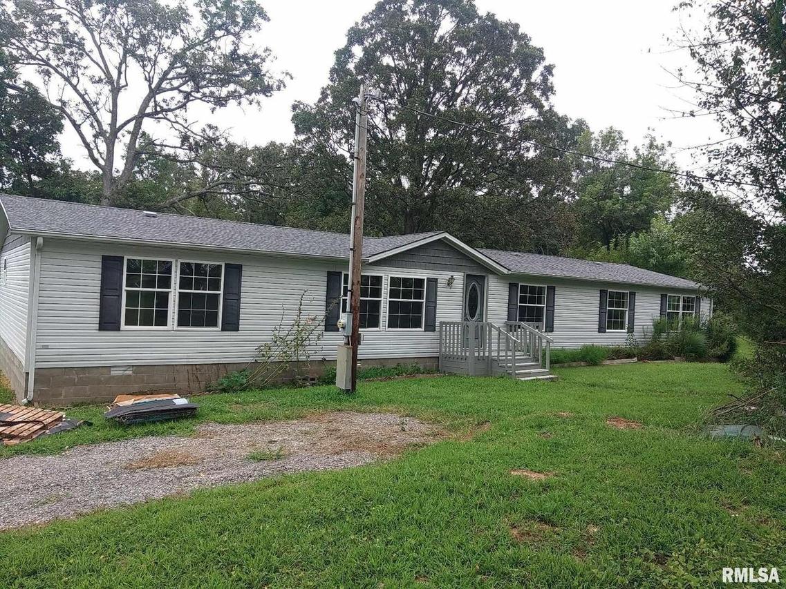 1404 County Road 750 E, Carmi, IL 62821