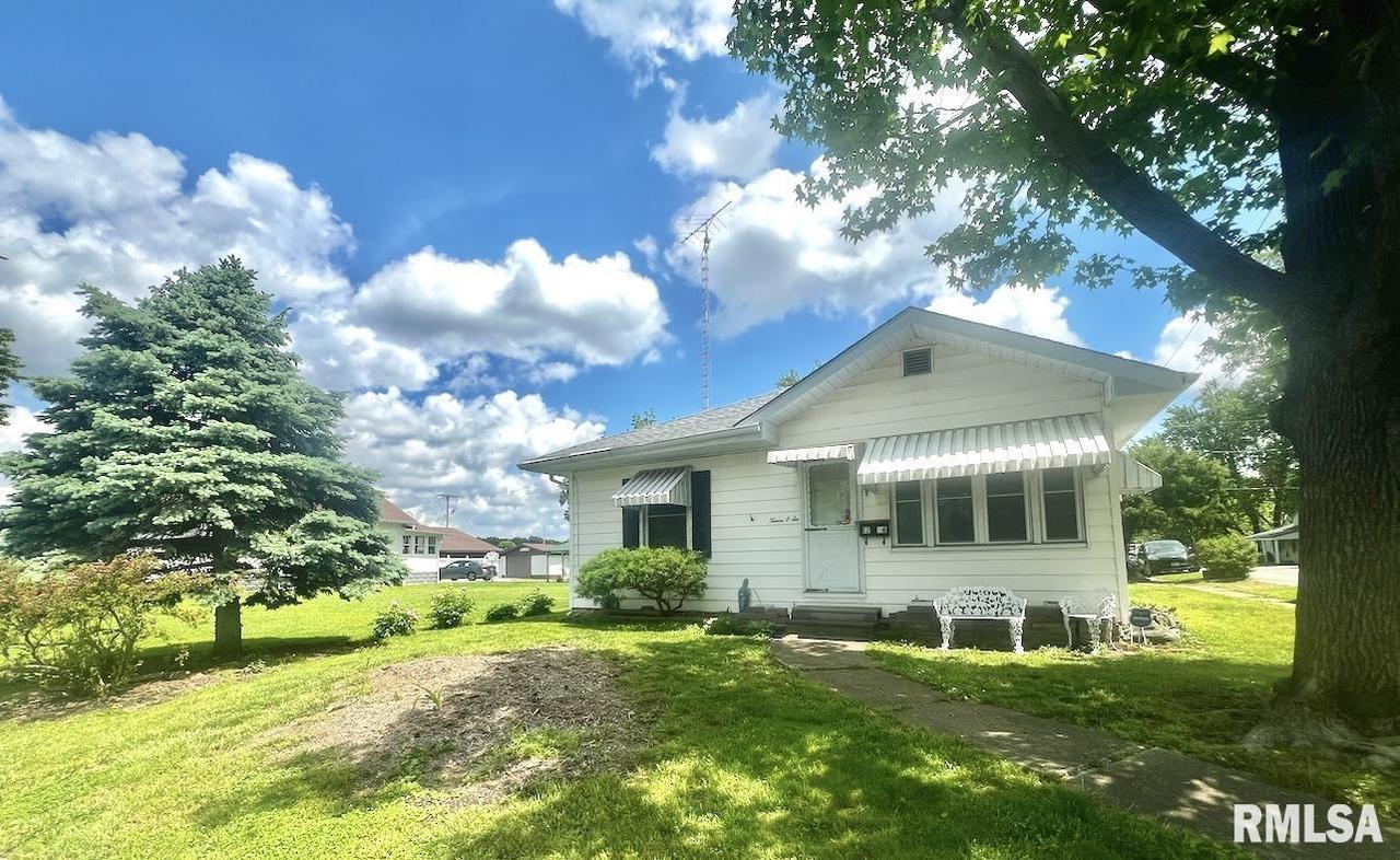 1206 N Mcleansboro St., Benton, IL 62812