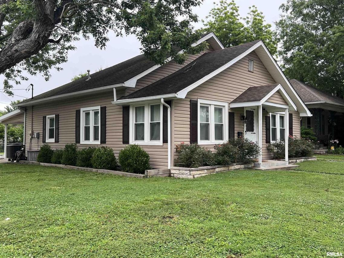 208 W Grand Ave., Carterville, IL 62918