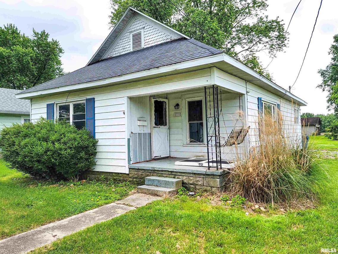 339 W Washington St., Flora, IL 62839