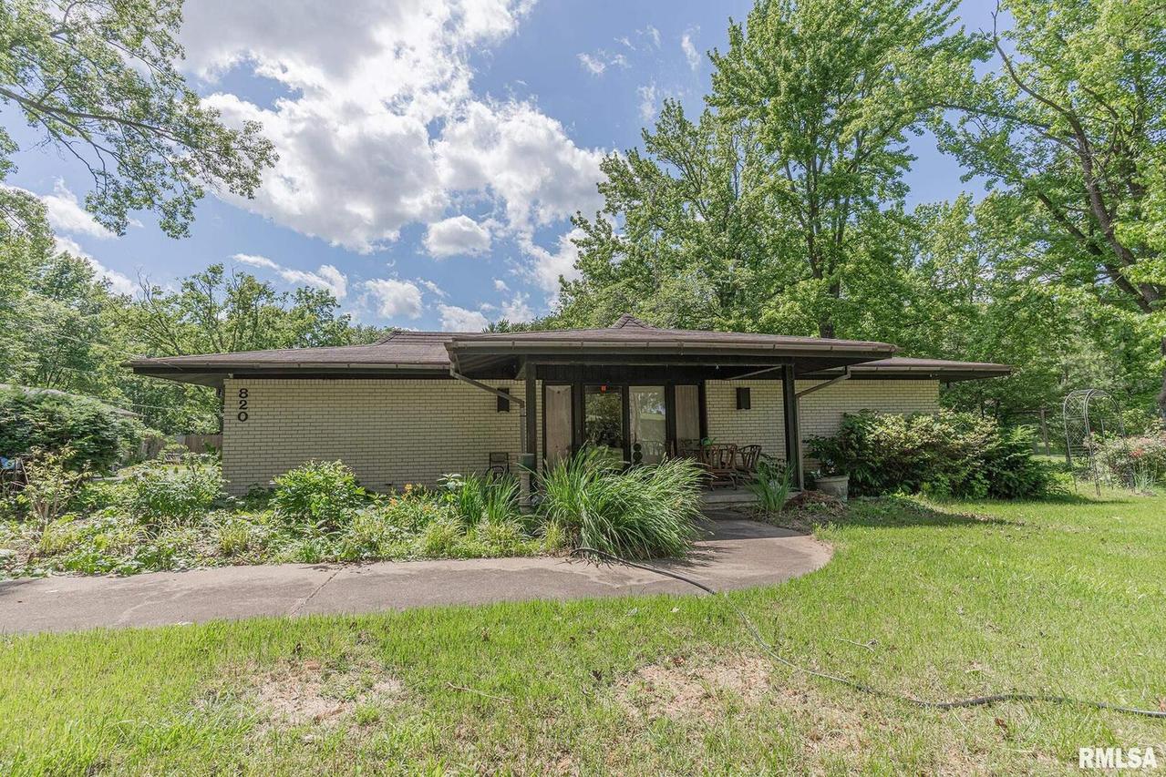 820 Country Club Rd., Centralia, IL 62801