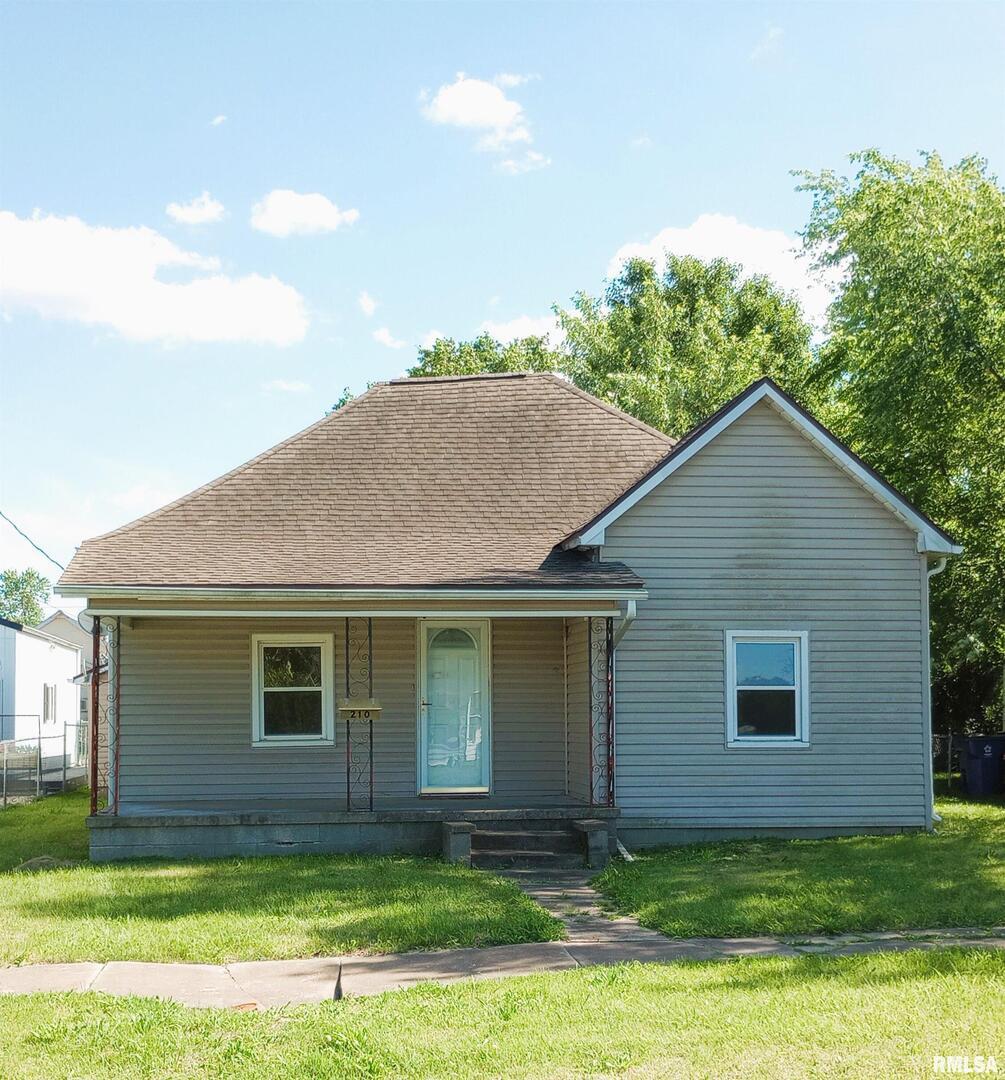 210 W Sylvia Ave., Christopher, IL 62822