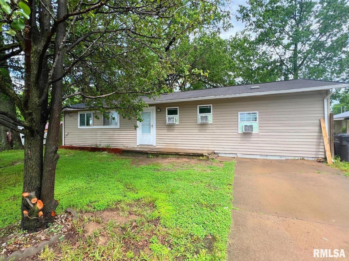 305 S Wall St., Carbondale, IL 62901