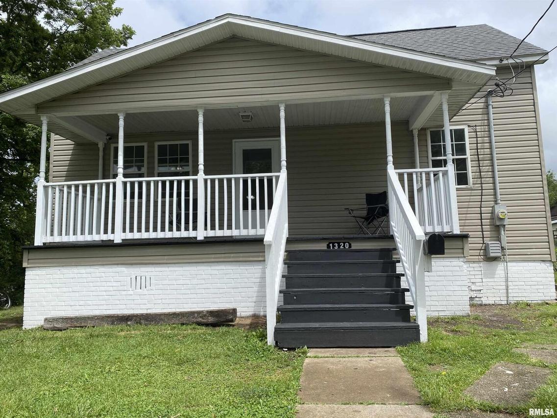 1320 S Hobson St., Harrisburg, IL 62946