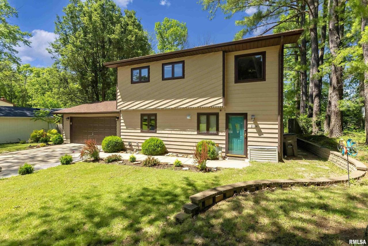 2114 W Sunset Dr., Carbondale, IL 62901