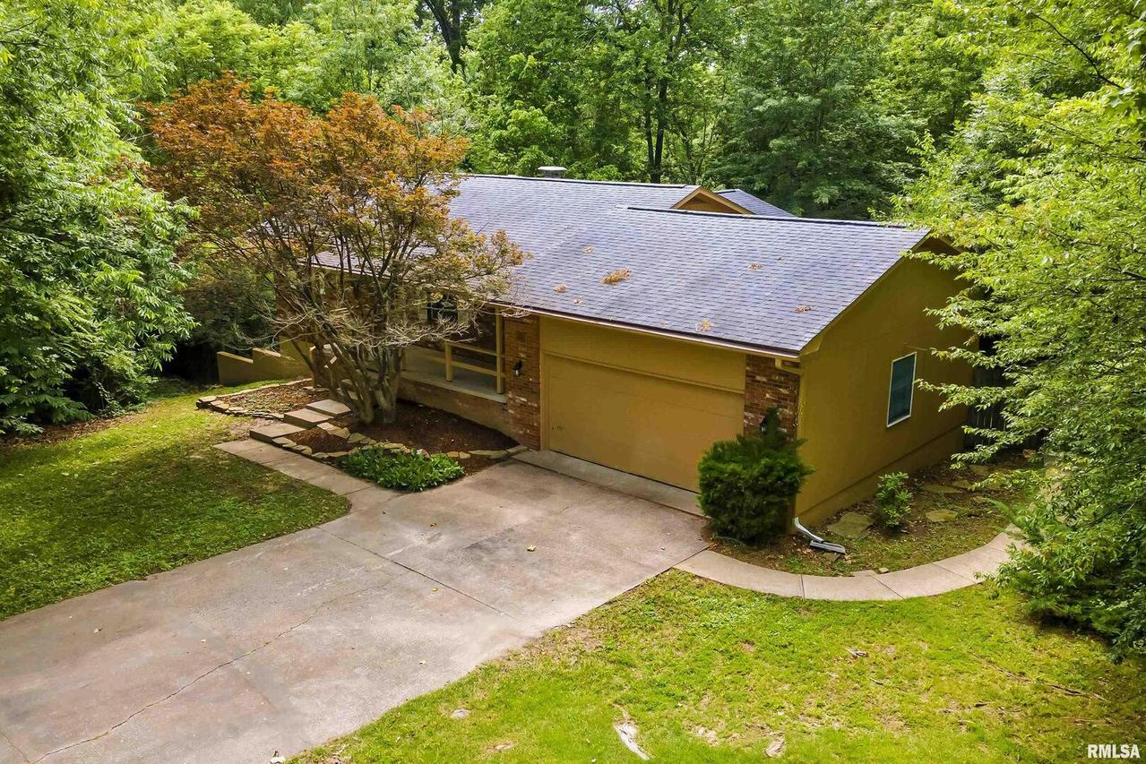 41 Hillcrest Dr., Carbondale, IL 62901