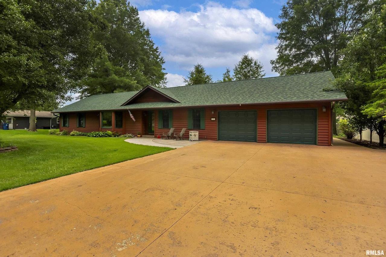 121 Merry Acres Rd., Carterville, IL 62918