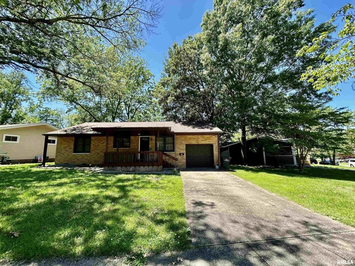 600 S Taylor Dr., Carbondale, IL 62901