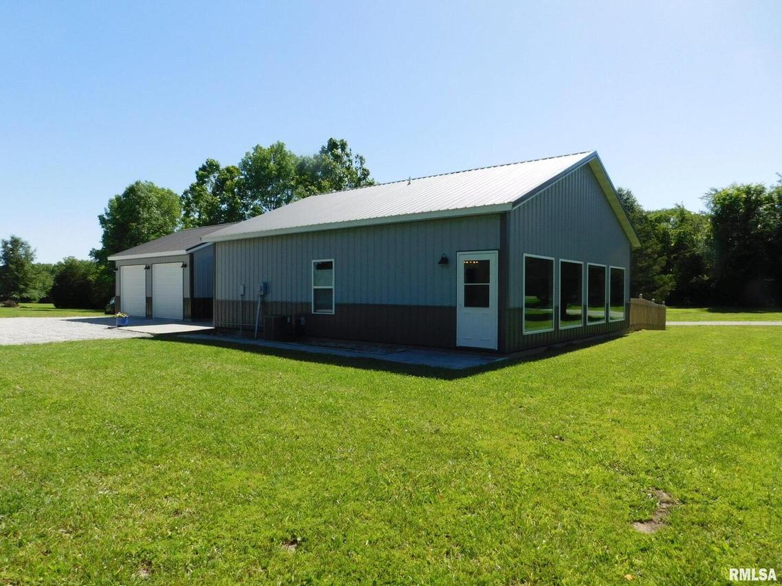 3440 Lazy Acres Rd., Salem, IL 62881