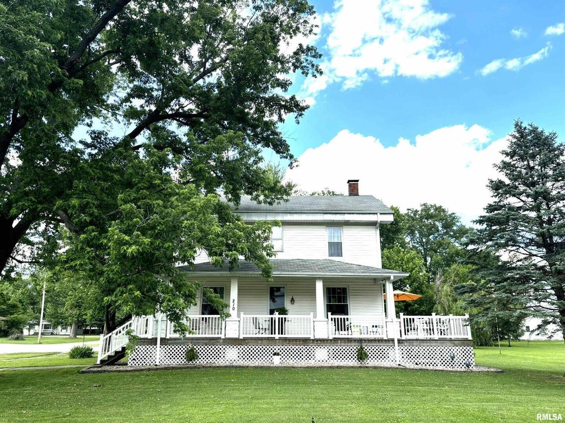210 W Jefferson Ave., Patoka, IL 62875