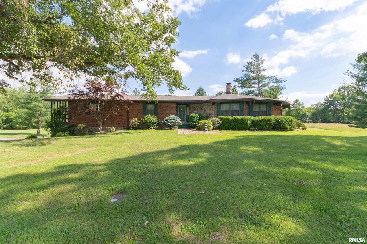 4944 Cross Rd., Salem, IL 62881