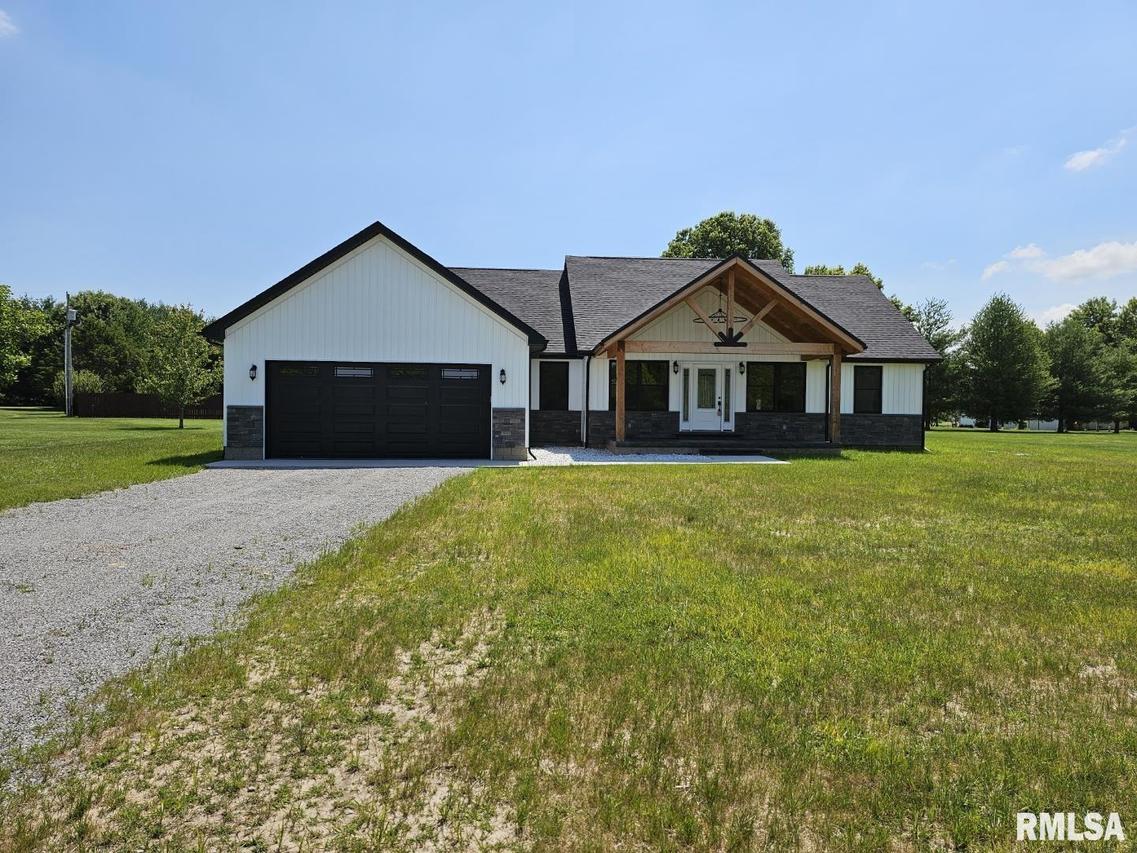 10581 N Spring Garden Ln., Mt Vernon, IL 62864