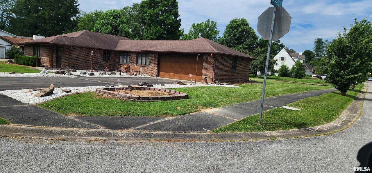 206 S Mark Ct., Carbondale, IL 62901