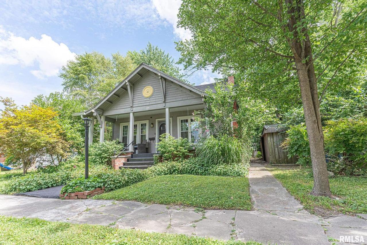 314 E 5th St., Flora, IL 62839