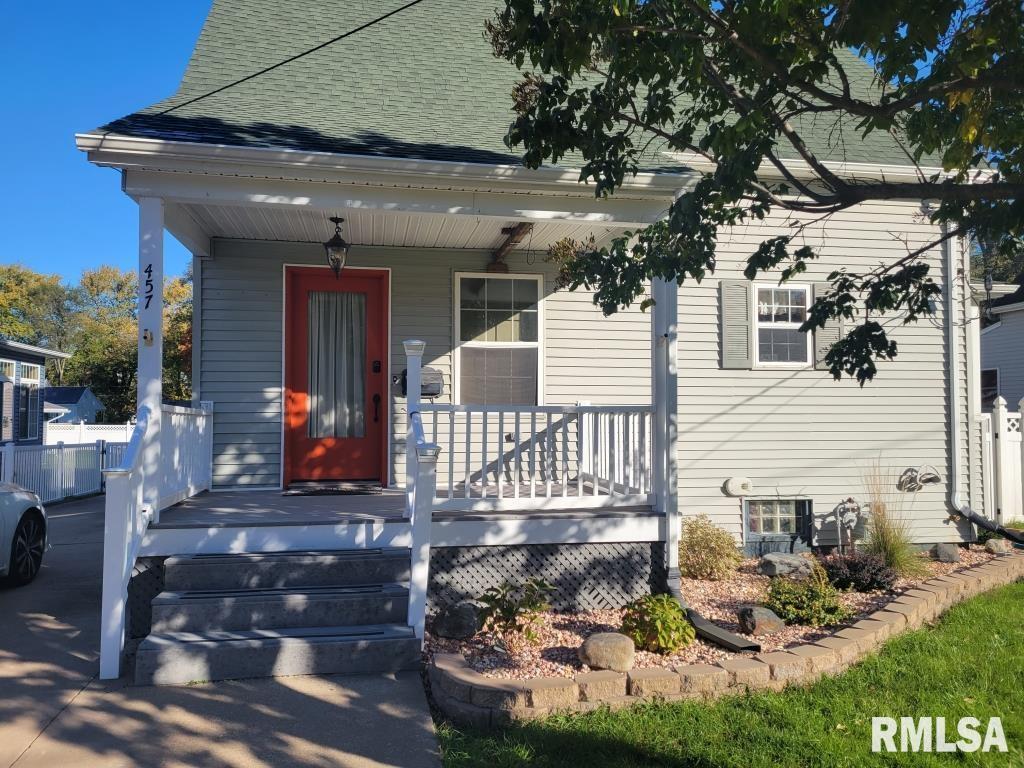 457 E Court St., Farmington, IL 61531