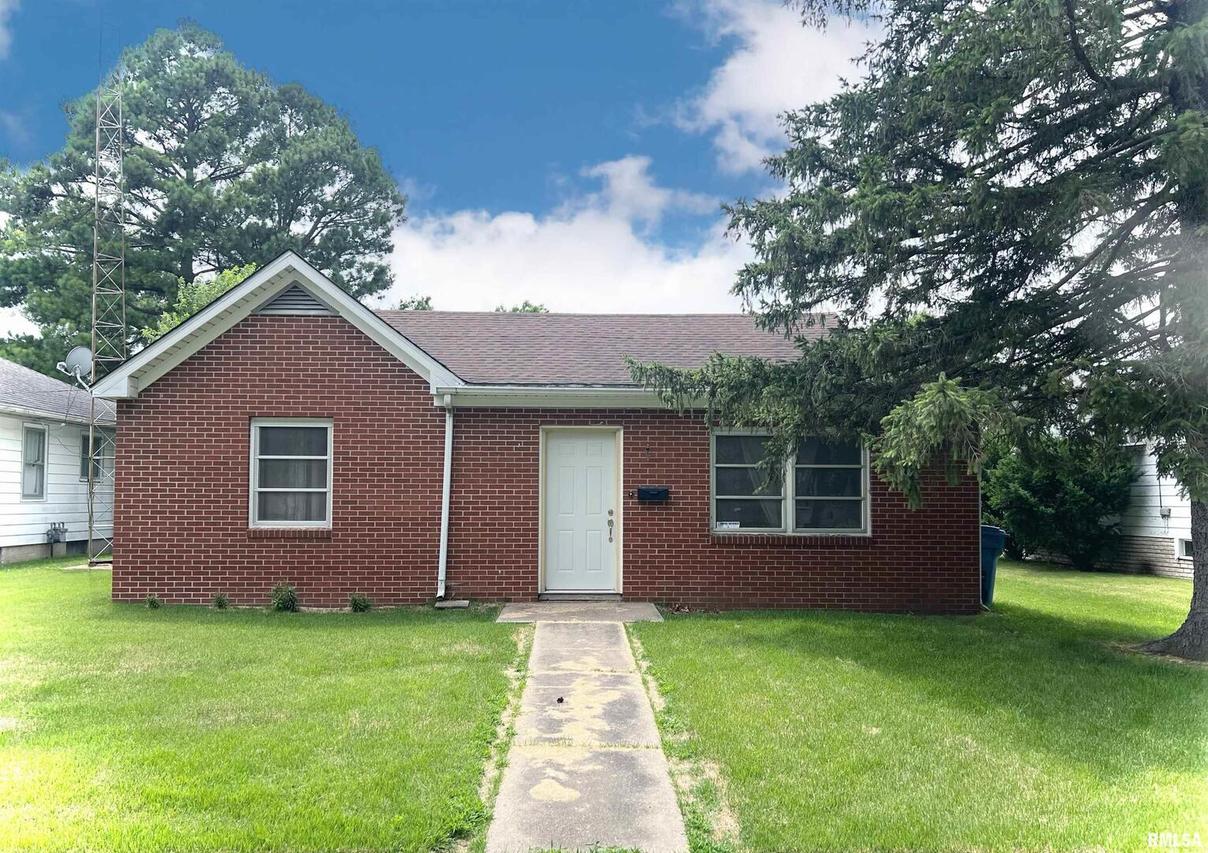 609 N Hickman St., Benton, IL 62812