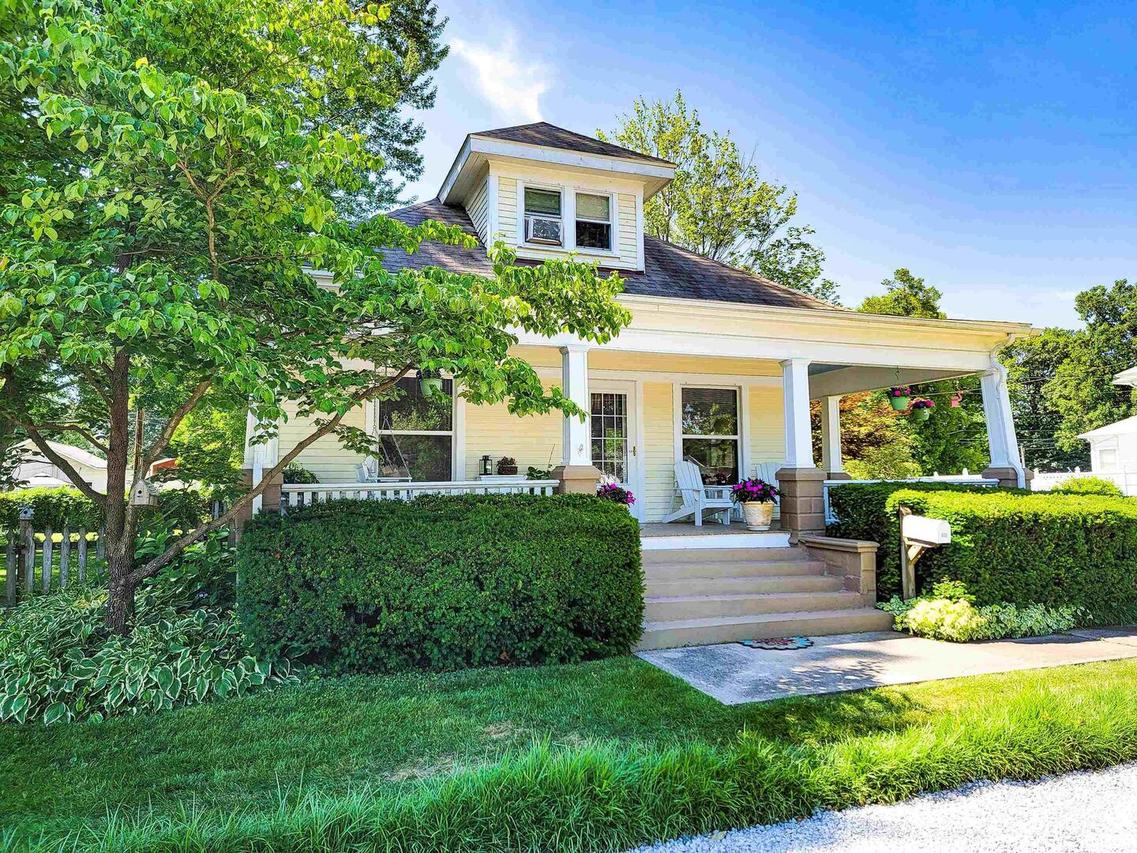 400 E 6th St., Flora, IL 62839