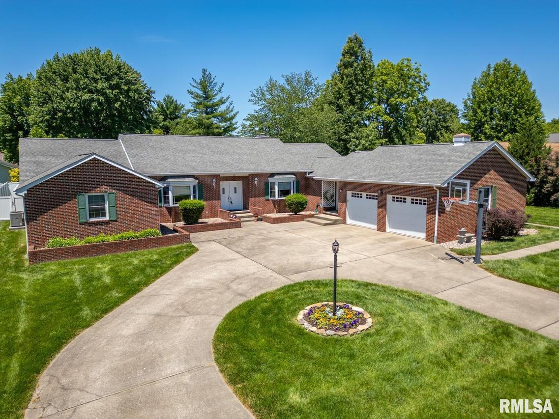 521 Canary Ln., Carterville, IL 62918