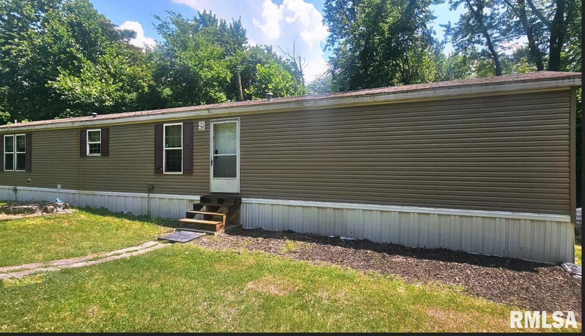 426 Moore St., Benton, IL 62812