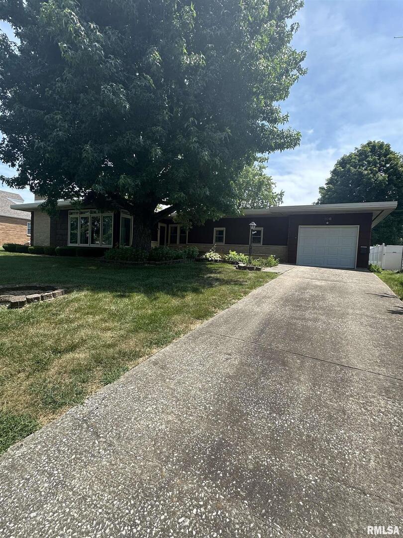 108 S Beaucoup St., Pinckneyville, IL 62274