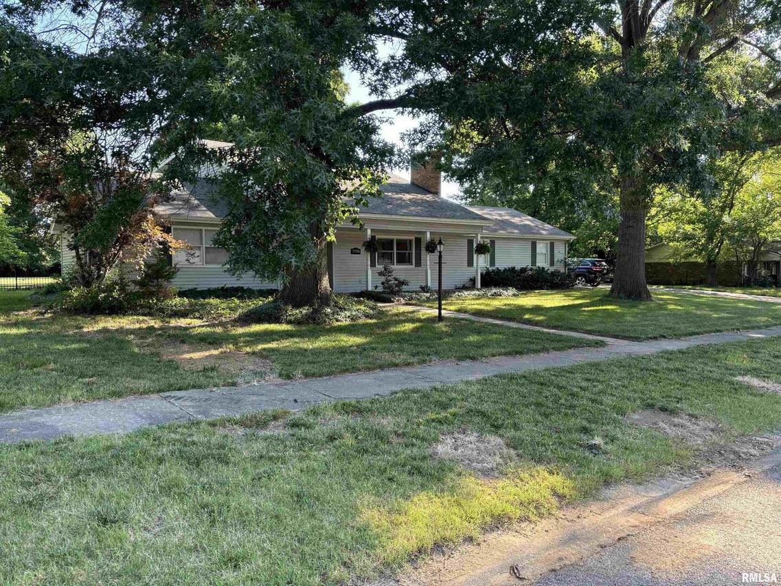 2906 W Kent Dr., Carbondale, IL 62901