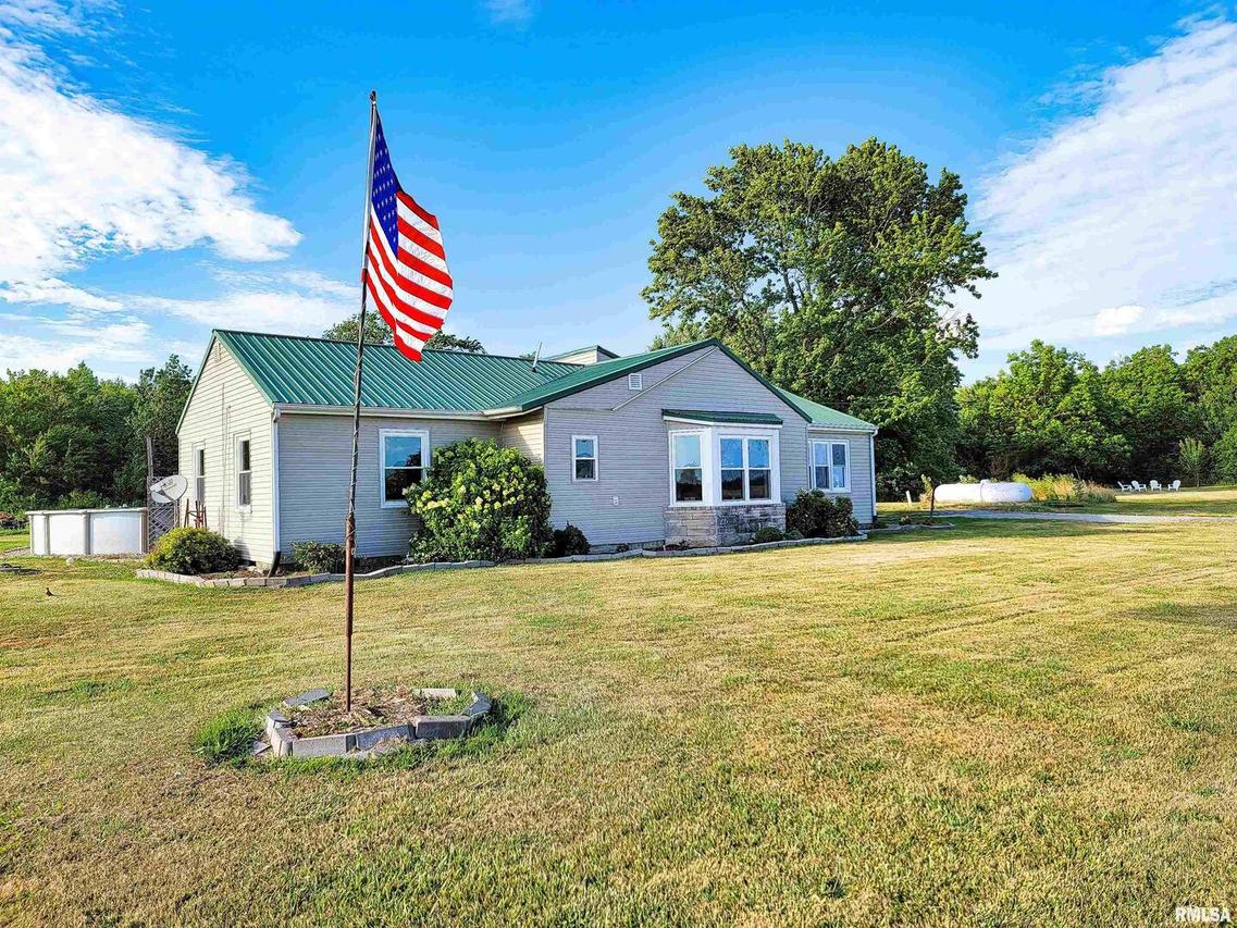 13021 Old Highway 50, Clay City, IL 62824