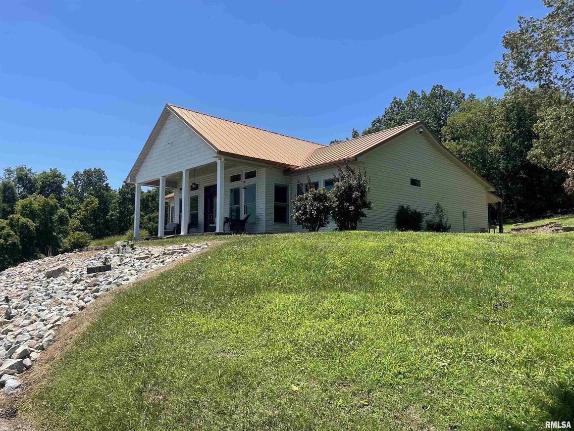 1601 S Water St., Golconda, IL 62938