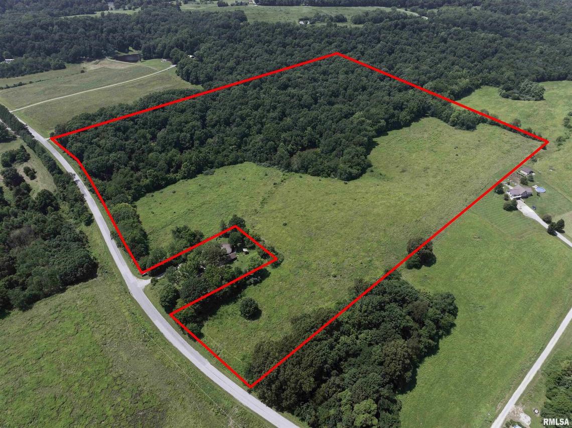 3295 Wing Hill Rd., Cobden, IL 62920