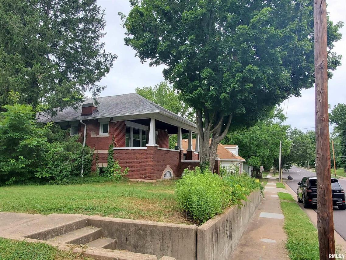 804 W Walnut St., Carbondale, IL 62901