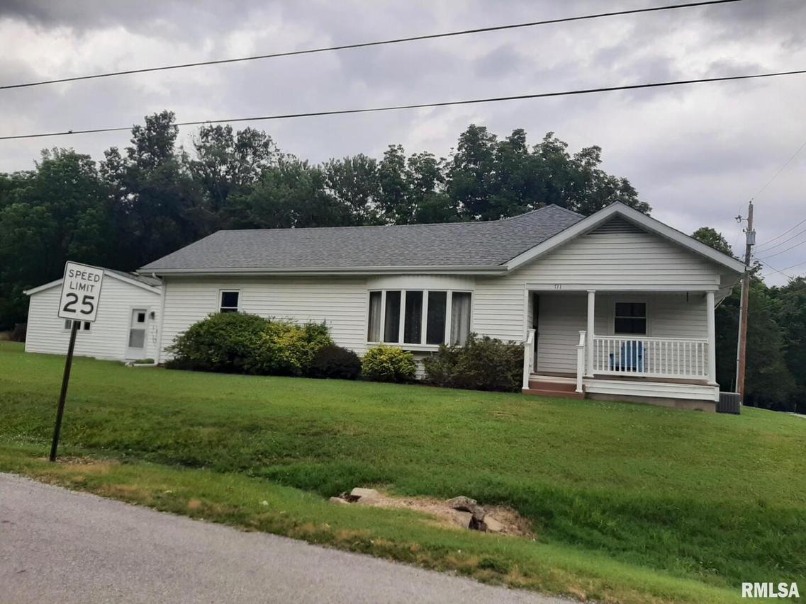 711 E Belleville Ave., Christopher, IL 62822