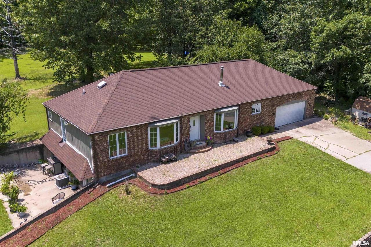 333 Blue Moon Rd., Carbondale, IL 62903