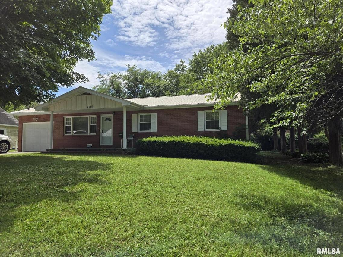 706 N Springer St., Carbondale, IL 62901