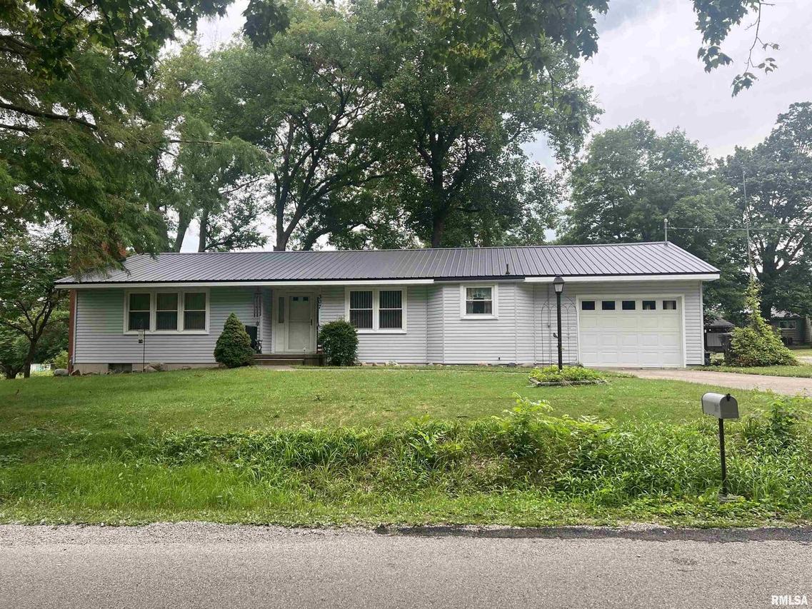 307 S Washington St., Kinmundy, IL 62854