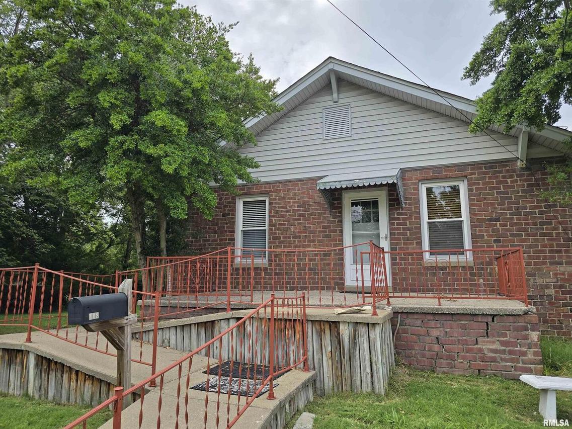 108 W Homer Ave., Harrisburg, IL