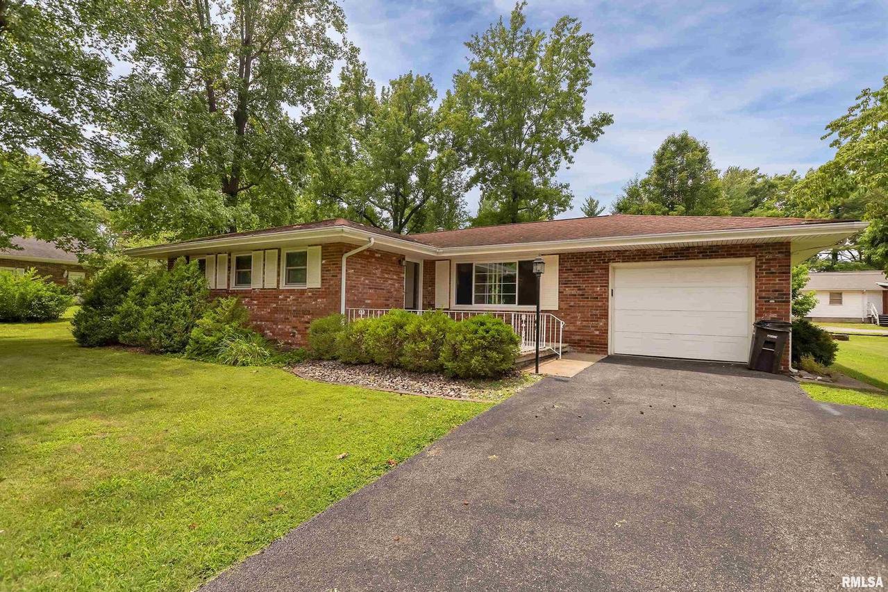 920 N Norwest Ln., Carbondale, IL 62901