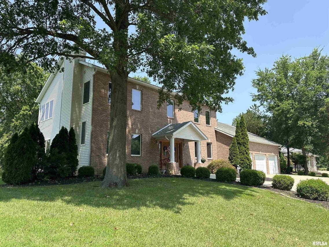 502 E Deer Lake Dr., Carbondale, IL 62901