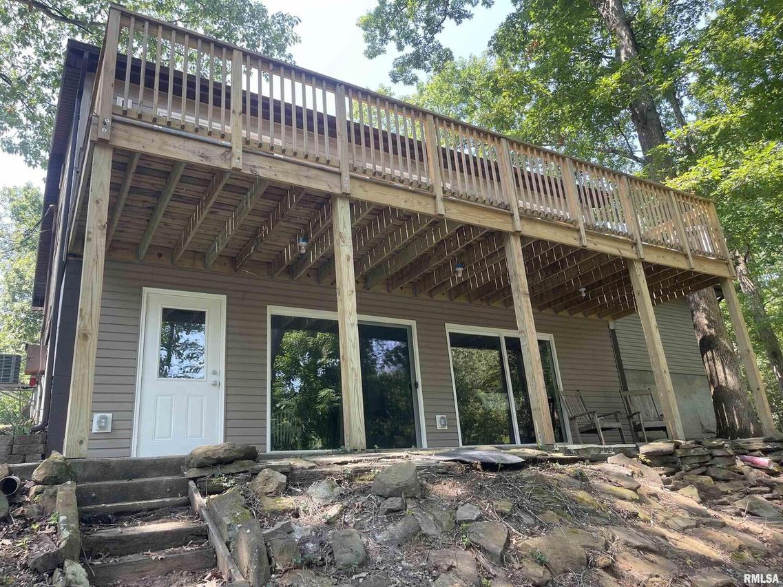 505 Lake Shore Drive South Dr., Goreville, IL 62939